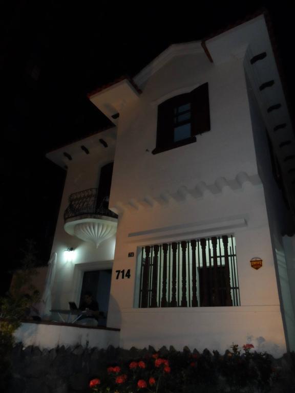 Hostel Laranja Mecanica &