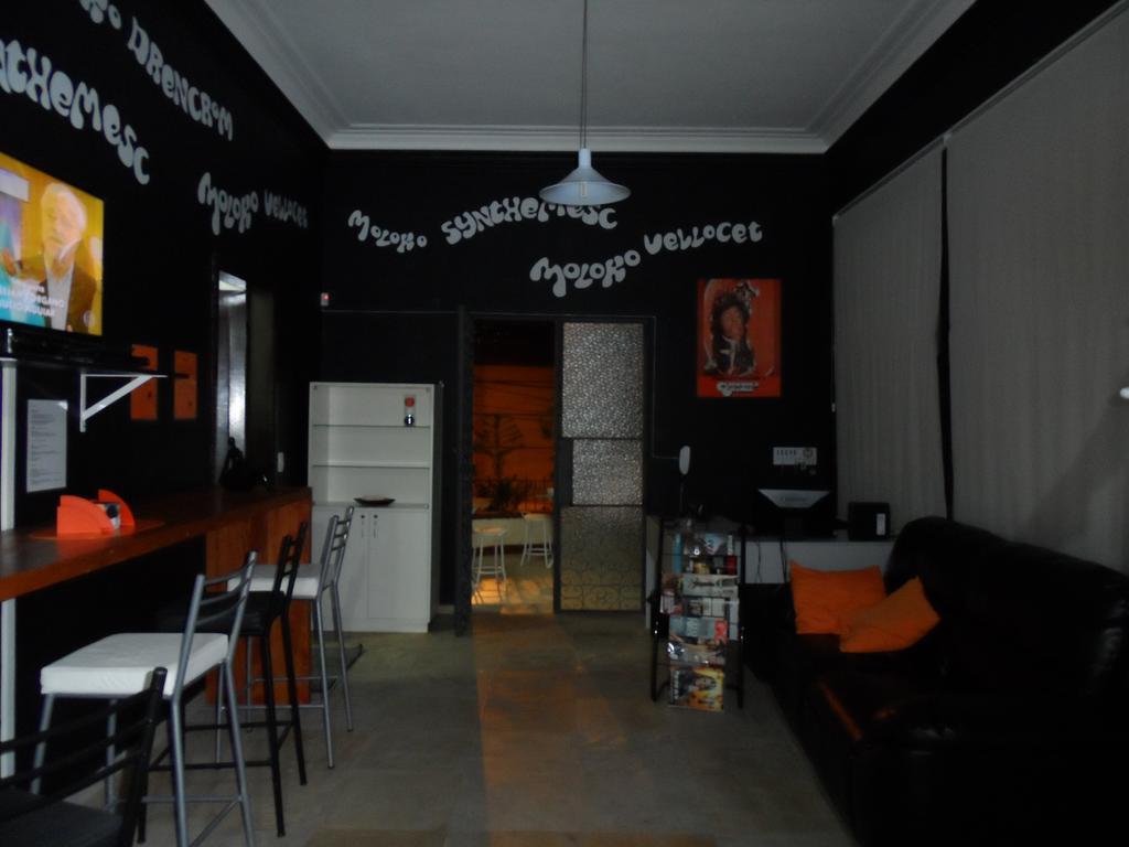 Hostel Laranja Mecanica &